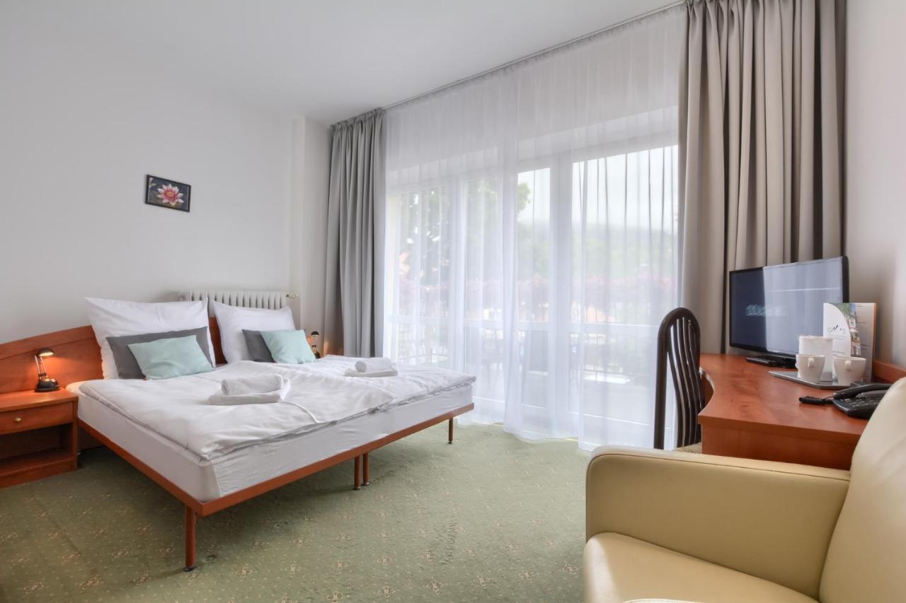 Hotel Krysztal Swieradow-Zdroj Ngoại thất bức ảnh