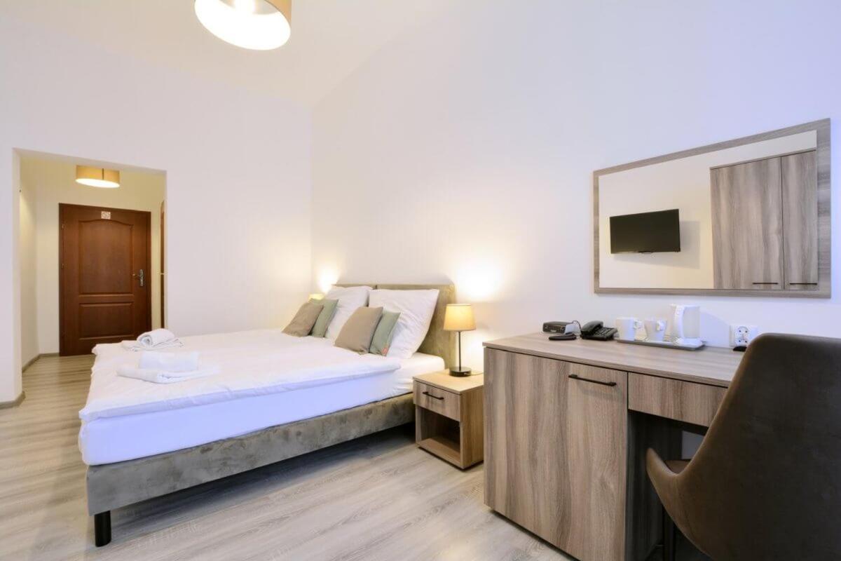 Hotel Krysztal Swieradow-Zdroj Ngoại thất bức ảnh
